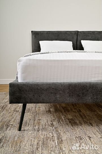 Кровать с мягким изголовьем