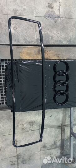 Рамка решётки радиатора и значок