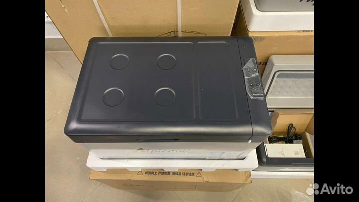 Автомобильный компрессорный холодильник 12-24 V