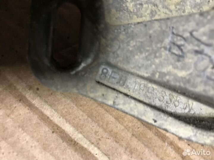 Кронштейн опоры двигателя 8E0199335N Audi A4 8E