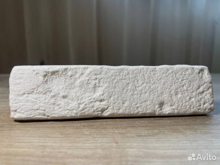 Гипсовый белый кирпич