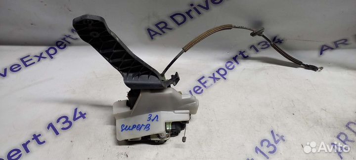 Замок задней левой двери Skoda Superb 1