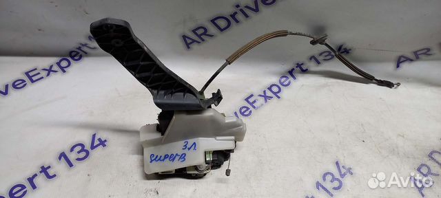 Замок задней левой двери Skoda Superb 1