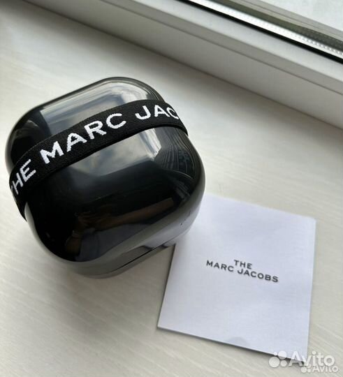 Часы THE marc jacobs Red Lip Watch 38 mm