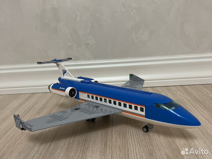 Самолет из лего