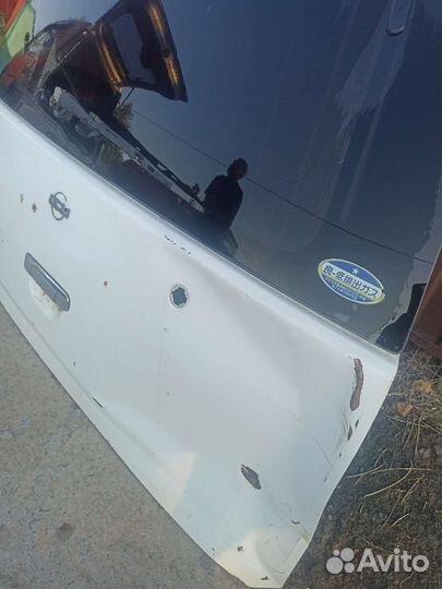 Пятая дверь Ниссан куб z10