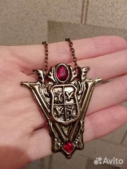 Кулон Вольтури из 