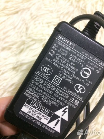 Продаю зарядку оригинальную для Sony