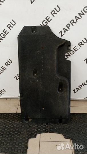 Защита днища кузова задняя правая Kia Stinger GT