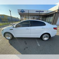 Kia Rio 1.6 AT, 2014, 160 000 км, с пробегом, цена 1 090 000 руб.