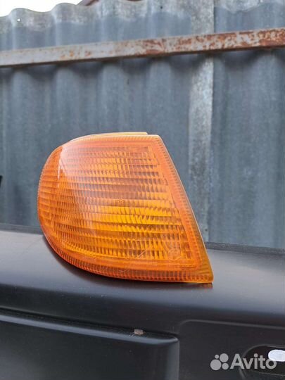 Поворотник правый передний новый на ваз-2115,14,13