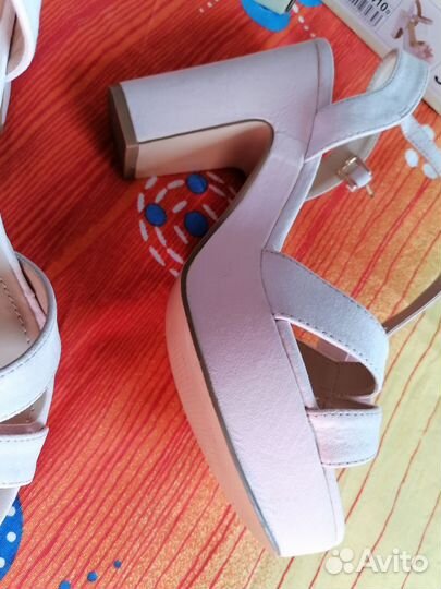 Босоножки и туфли