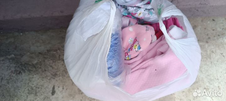 Пакетом детская одежда