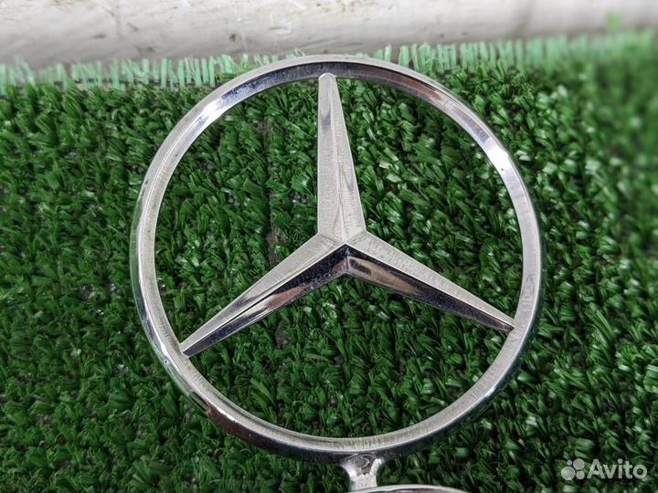 Эмблема Mercedes Benz E-class W211 2004