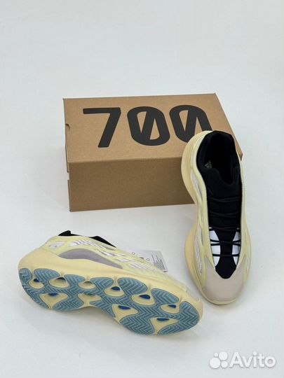 Кроссовки Adidas Yeezy 700 LUX(41-45)