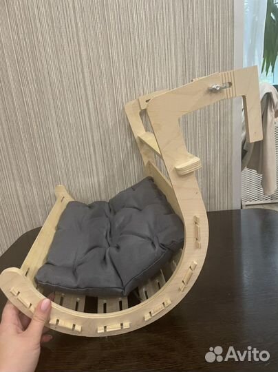 Лежанка для кошки дерево и подушка