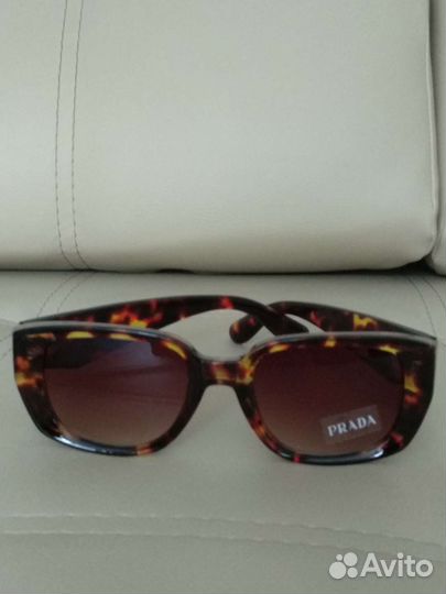 Солнцезащитные очки женские Prada