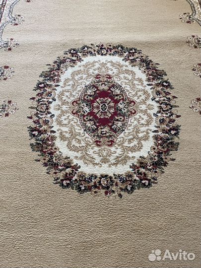 Красивый ковер 2 на 4 м