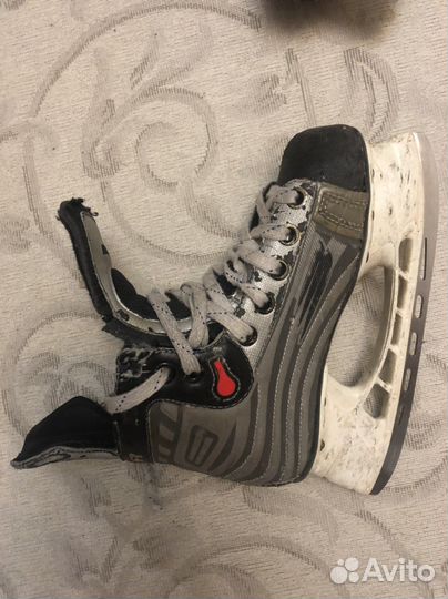 Коньки хоккейный bauer Канада размер 35