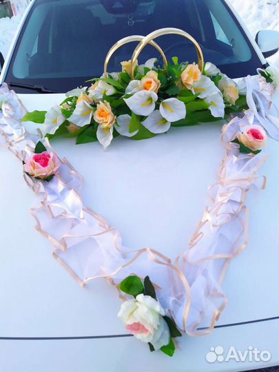 Свадебное украшение на машину