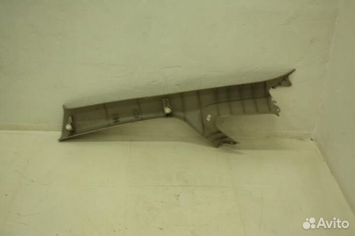 Обшивка стойки правая Nissan Tiida C11