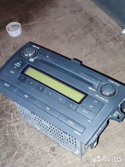 Штатная магнитола на toyota corolla 150