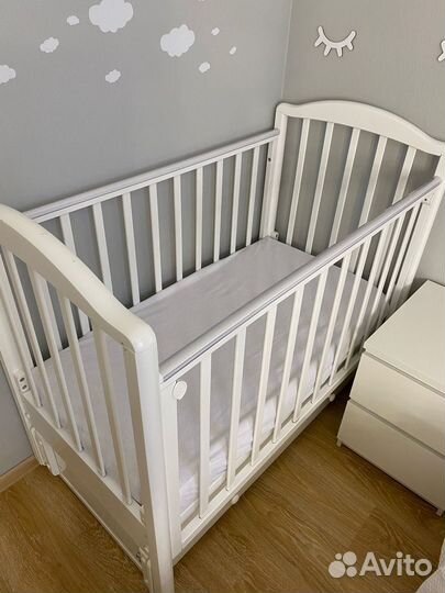 Кроватка с маятником и матрасом 120*80