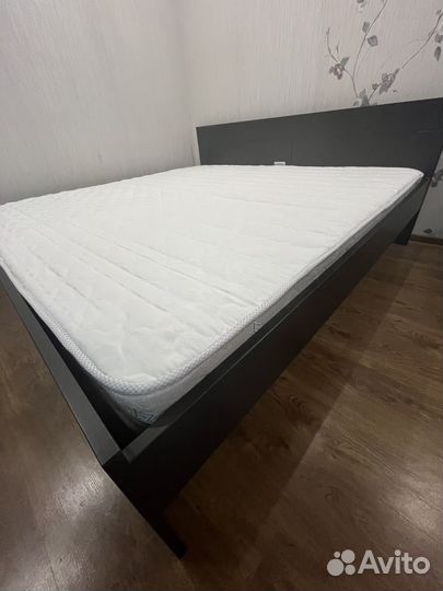 Кровать с матрасом 200х200