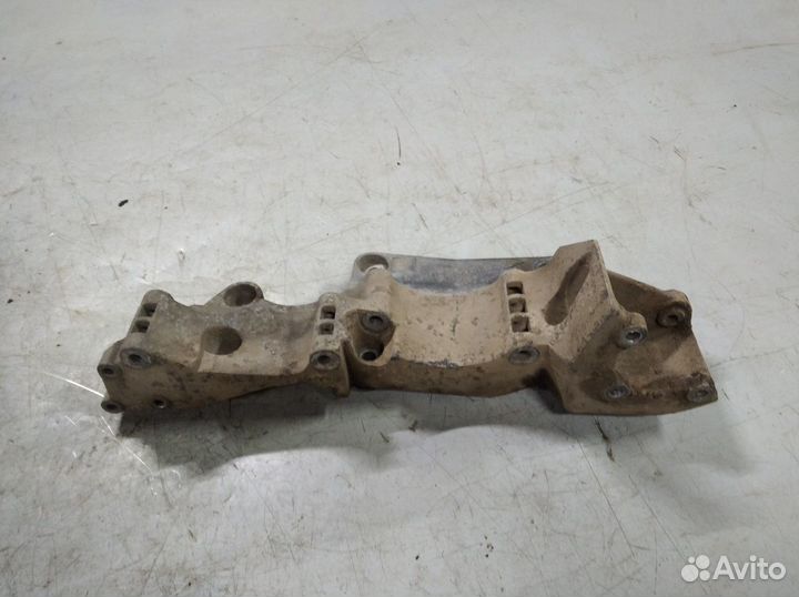 Кронштейн генератора Фольксваген Шаран