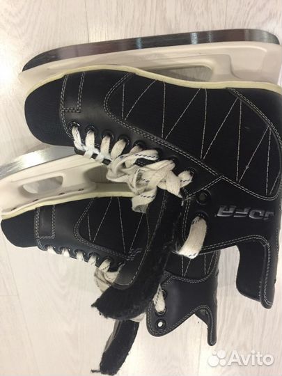 Продам коньки хоккейные