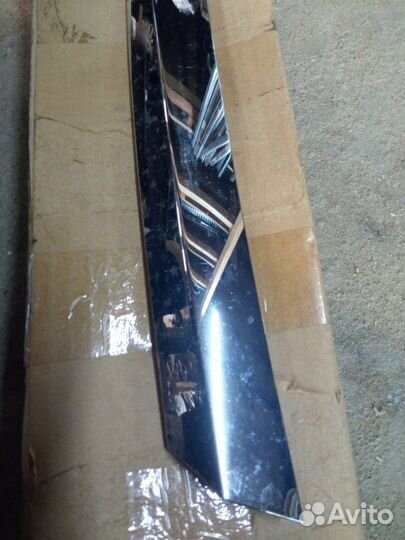 Накладка решетки радиатора правая Mercedes-Benz