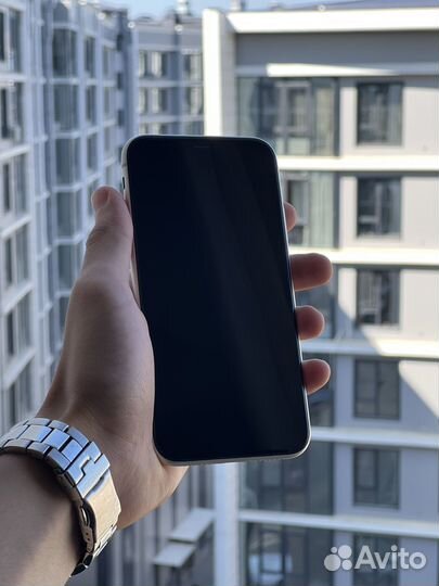 Телефон iPhone 11