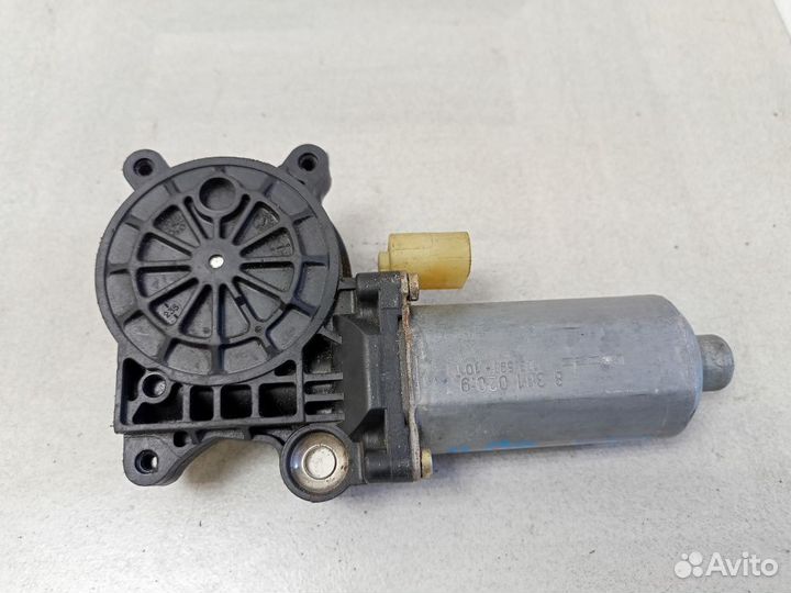 Моторчик переднего правого стеклоподъемника