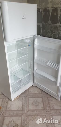 Холодильник indesit