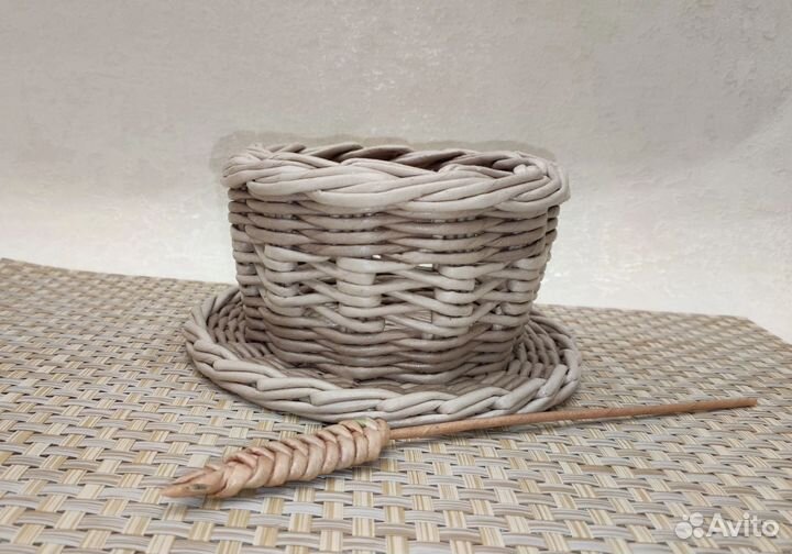 Конфетница из бумажной лозы