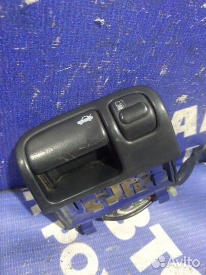 Кнопка открывания багажника Nissan Cefiro A32
