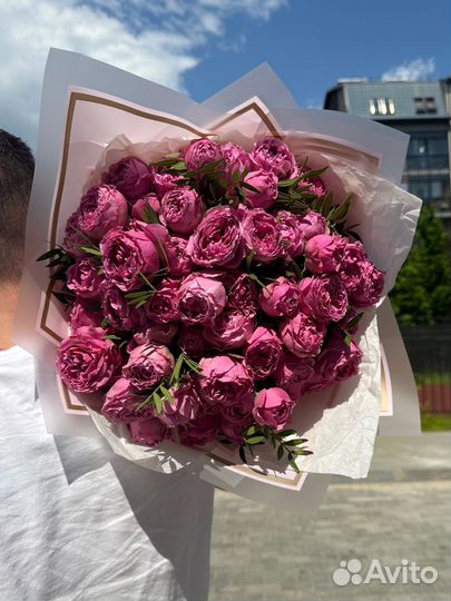 Букет дняпионовидная кустовая роза.Доставка