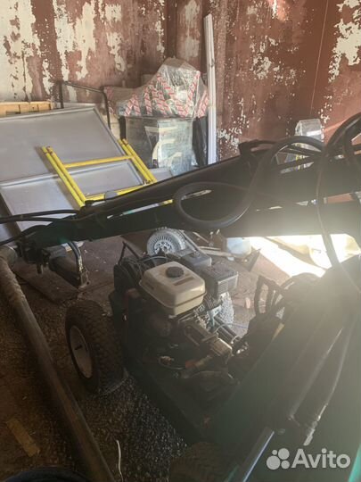 Бурильно-сваебойная машина