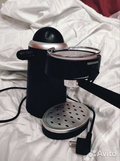 Кофеварка рожковая «Redmond RCM-1502»