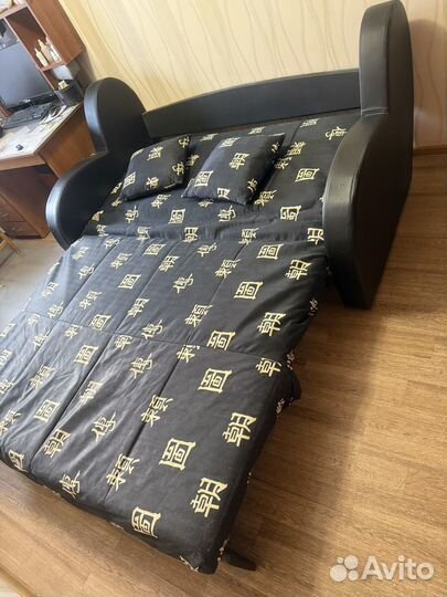 Диван двухспальный бу