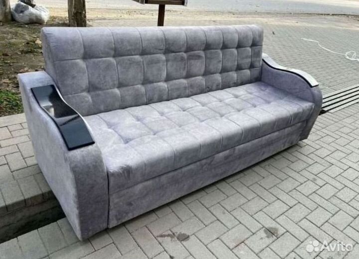 Прямой диван в наличии