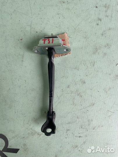 Ограничитель двери задней левой nissan x-trail