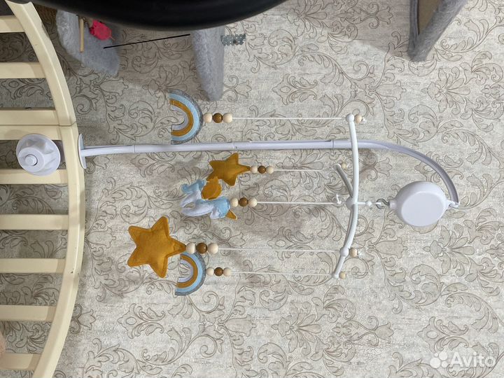 Игрушки в кроватку
