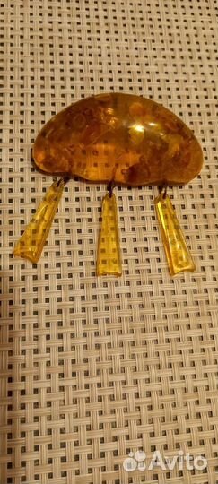 Старинная брошка из настоящего Янтаря 7см на 4см