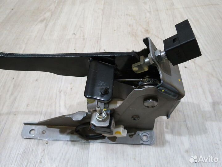 Педаль сцепления Hyundai Solaris