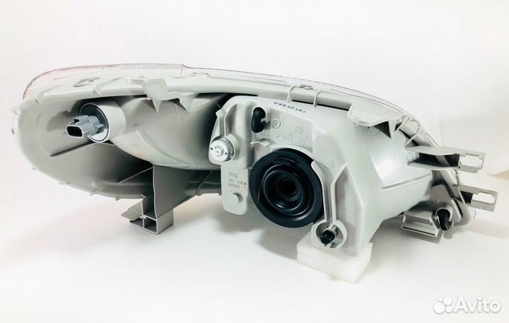 Фара левая Toyota Echo USA