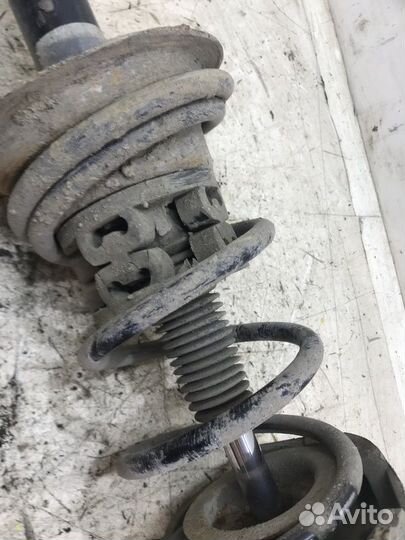 Амортизатор передний левый Renault Megane