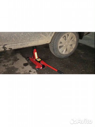 Домкрат подкатной гидравлический 2т в кейсе