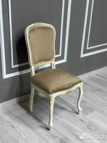 Кухонный стол и стулья новые