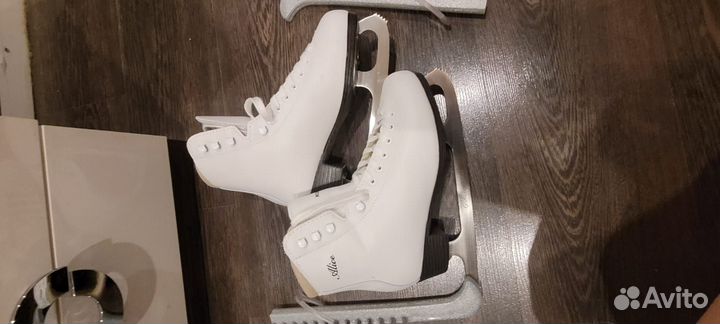 Коньки фигурные женские 39